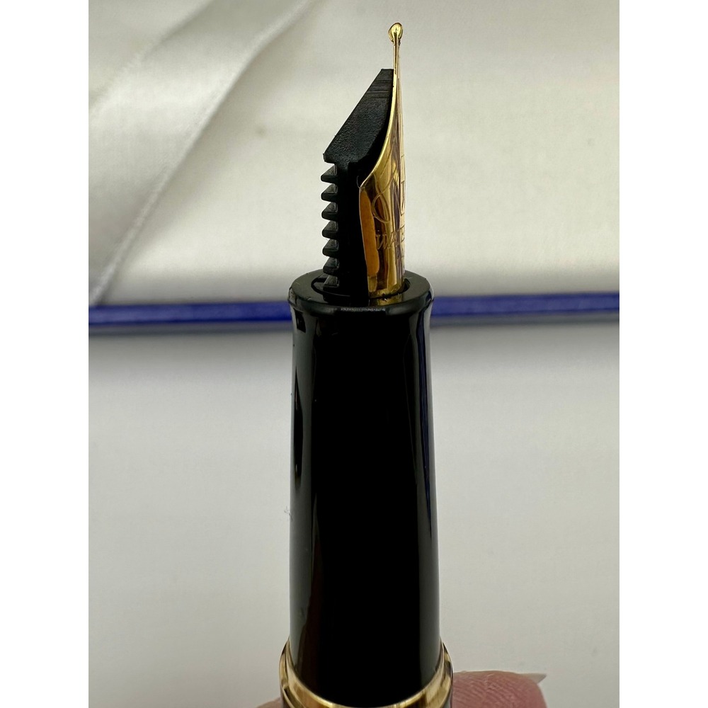 Waterman Hemisphere Fountain Pen Slim Black Gold Med Nib Vintage 80s - Picture 4 of 8